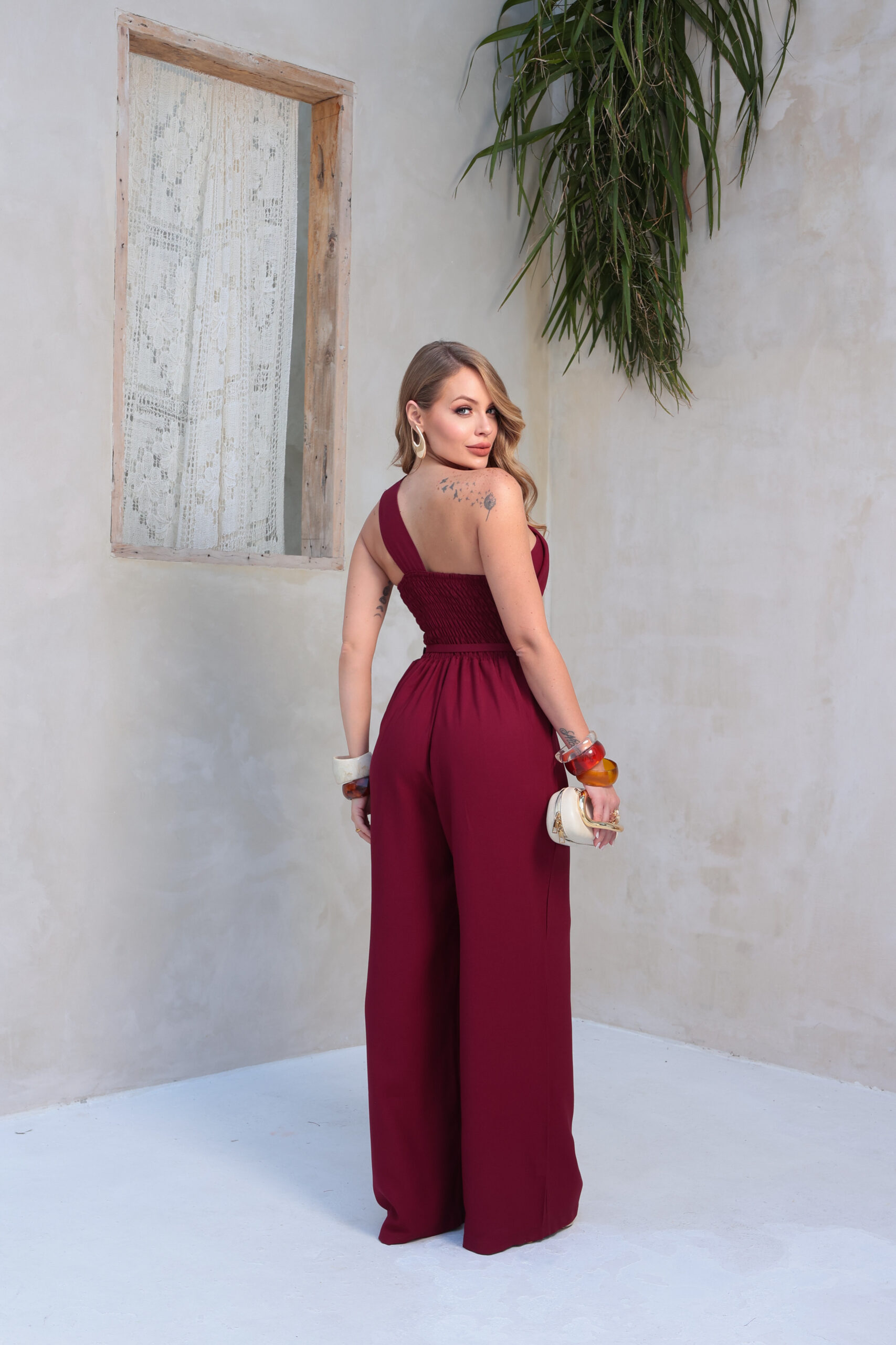 Macacão Pantalona Eloah Ombro Único com Cinto — Festa e Madrinha Marsala