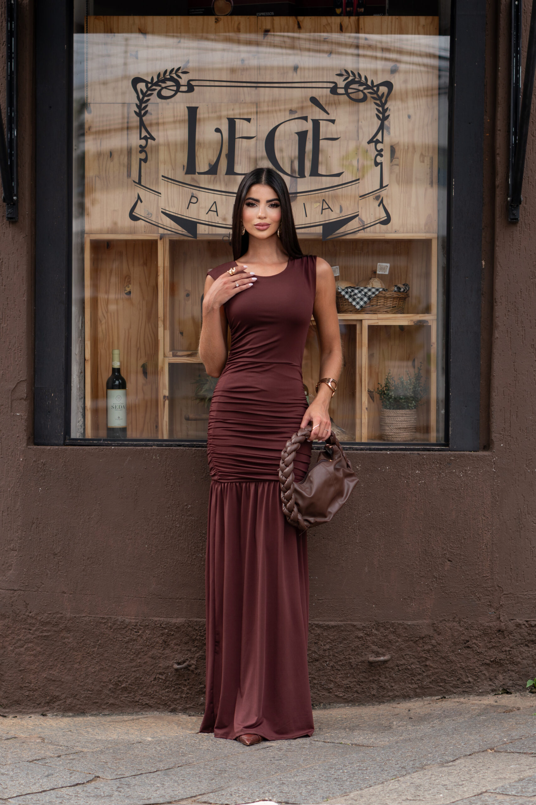 Vestido Longo Alana Sereia Franzido Canelado — Festa e Jantar Marrom