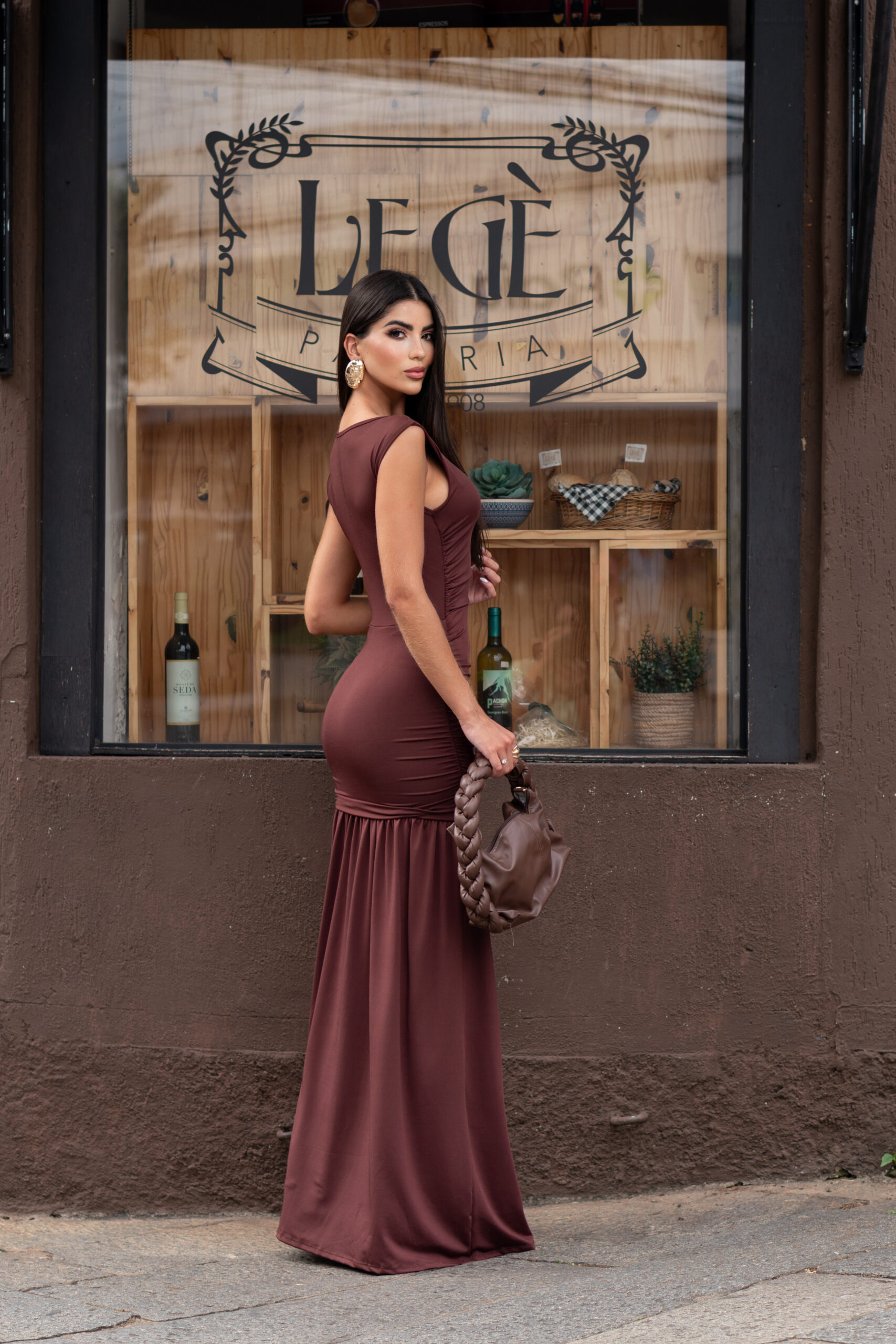 Vestido Longo Alana Sereia Franzido Canelado — Festa e Jantar Marrom