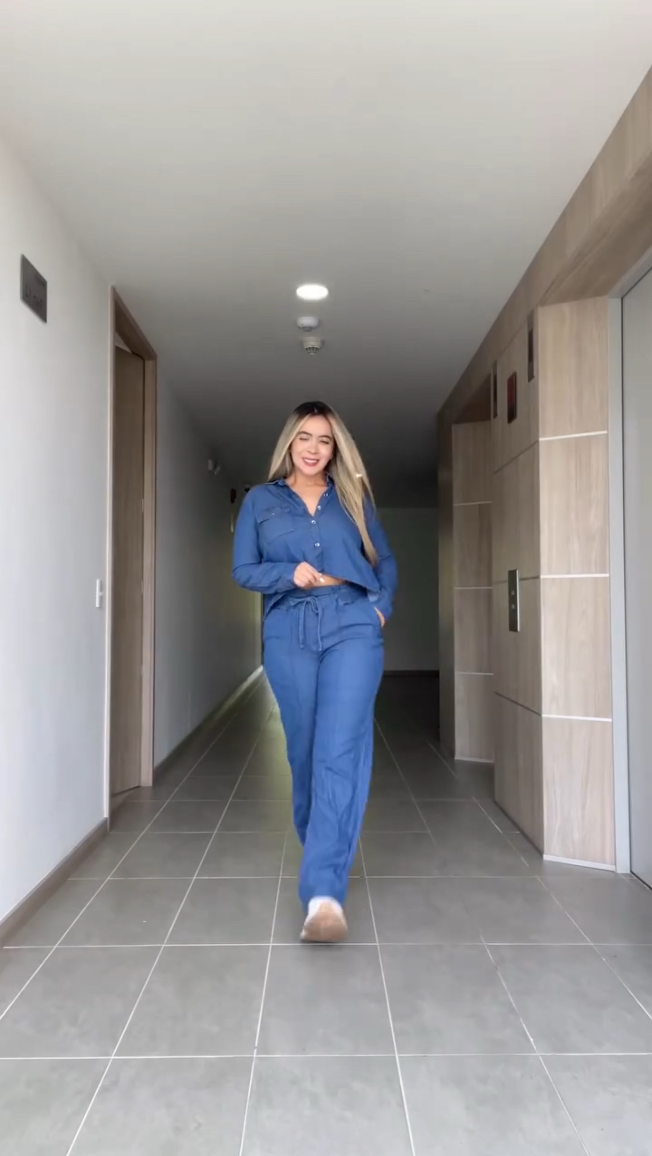 Conjunto Jeans Calça e Jaquetinha