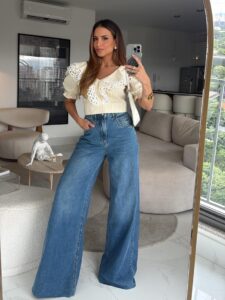 Blusa Cropped Canelada com Encaje Feminina Moderna