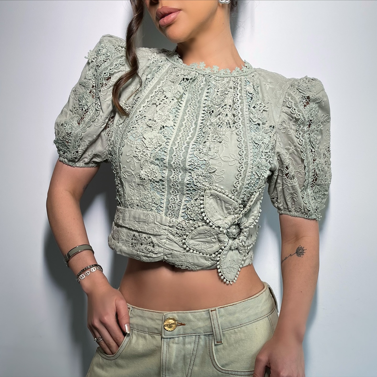 Cropped Laise Manga Bufante com Cinto Verde Menta