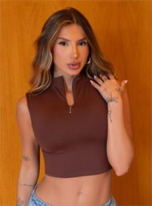 Blusa Cropped Zíper Gola Alta Kira Feminina Moderna