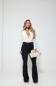 Calça Flare Jeans Preto Estonado Feminina Cintura Alta